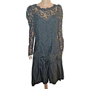 ILgwu Black Lace & Taffeta Dress Elegant Scalloped Neckline size M W011